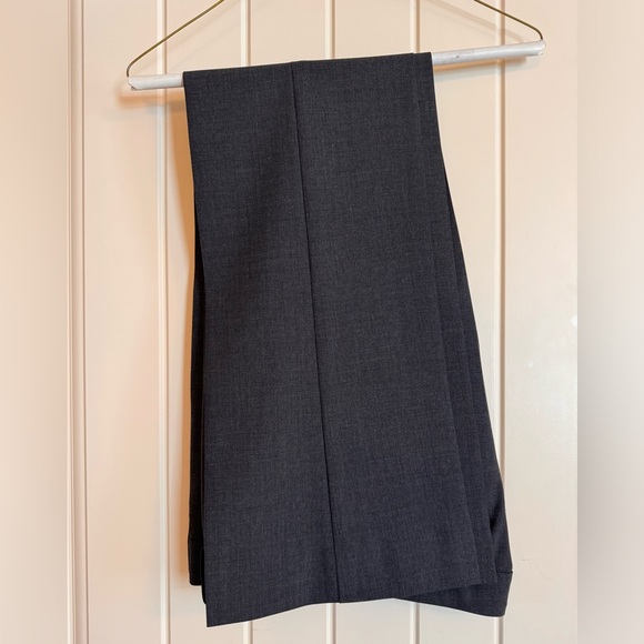 Theory Max C Tailor trousers
Charcoal gray wool
Size 6 - Picture 4 of 6